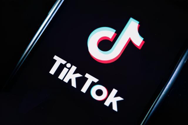 TikTok leather crafting videos showcase the charm of handmade crafts 